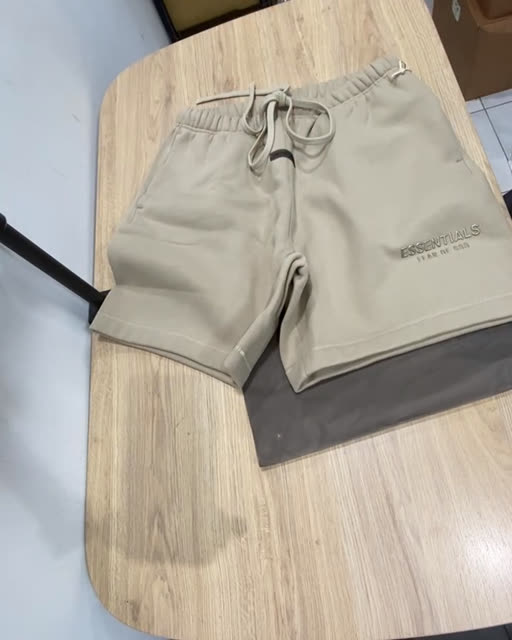 Essentials 25FW 金屬色 字體 木褐色 棉短褲 S號