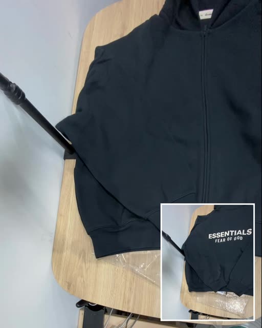 Essentials 26SS 黑底白字 黑拉鏈 經典版型 連帽外套 2XL