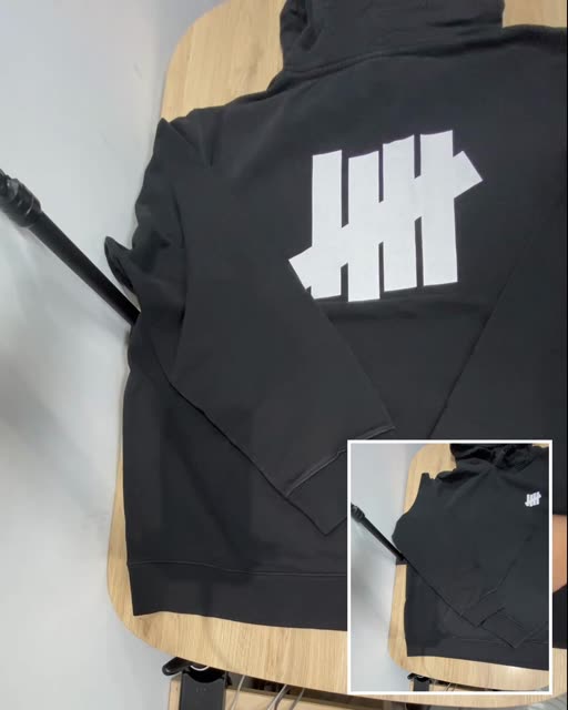 Undefeated 26 黑底 白字 印刷字體 雙 Logo 無字 帽T 2XL