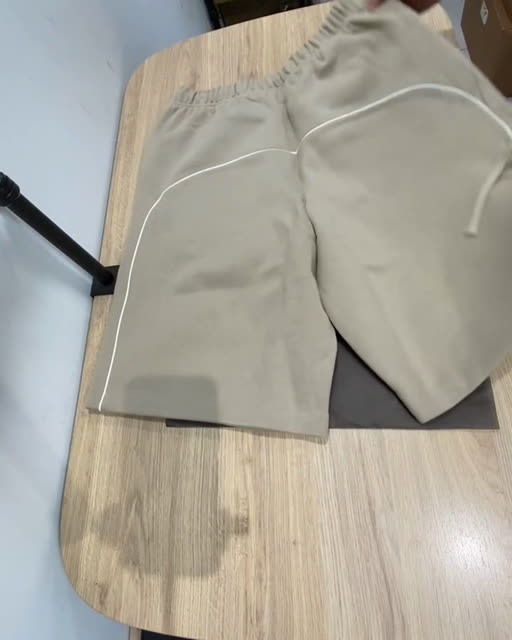 Essentials 25FW 木褐色 寬管 小簽名字體 過膝短褲 XS