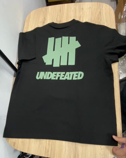 Undefeated 柵欄 26SS 經典 Logo 黑底灰字 短袖 L