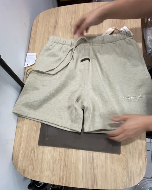 Essentials 25FW 金屬色字體 經典版型 石灰色 棉短褲 L